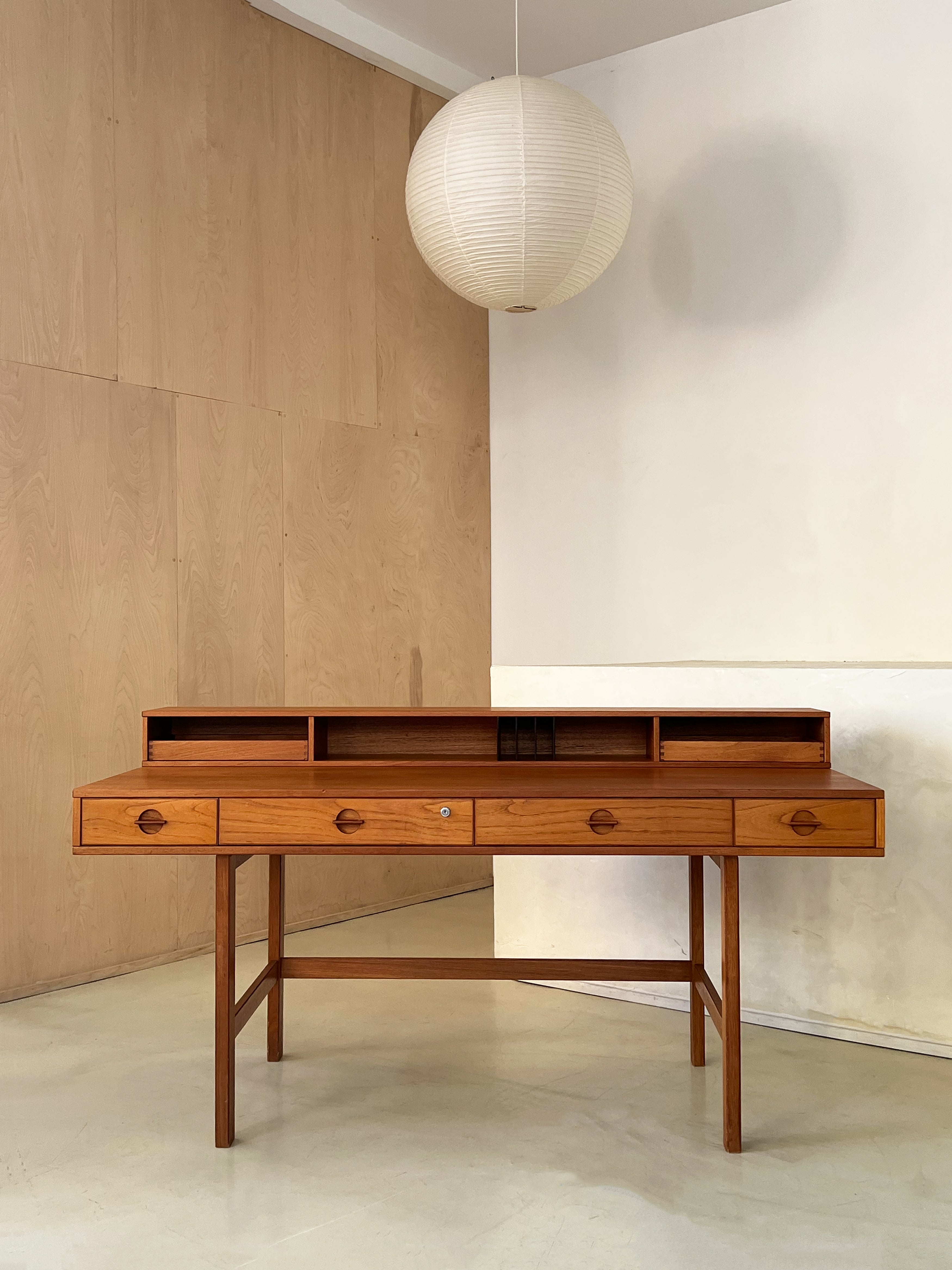 ヴィンテージデスク　Teak Flip Top Desk Midcentury Danish Flip Top desk in teak by Jens Quistgaard for
