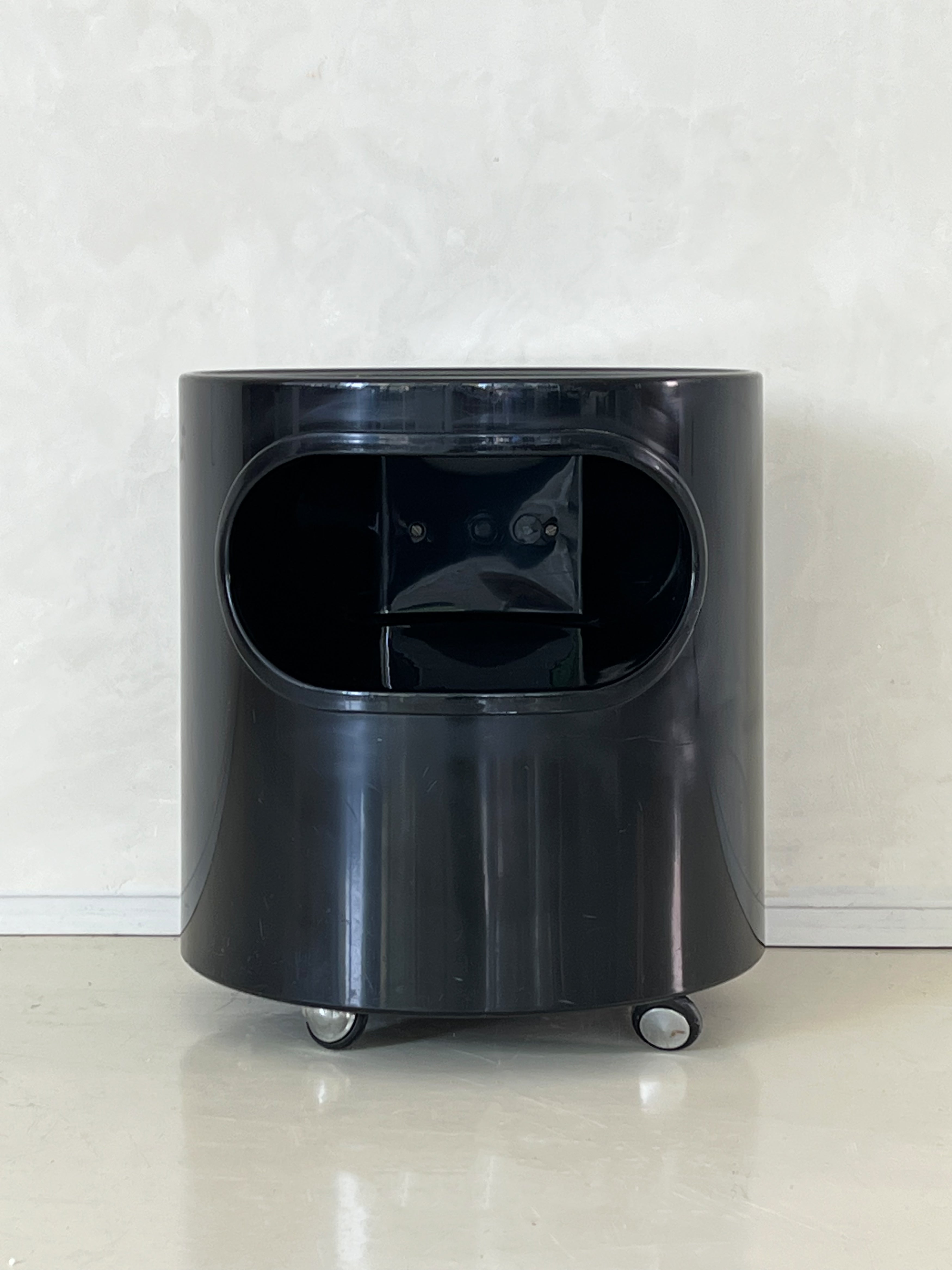 60’s〜70’s Artemide Giano-Giano-Vano テーブル Giano-Giano-Vano Black Fiberglass Table by Emma Gismondi