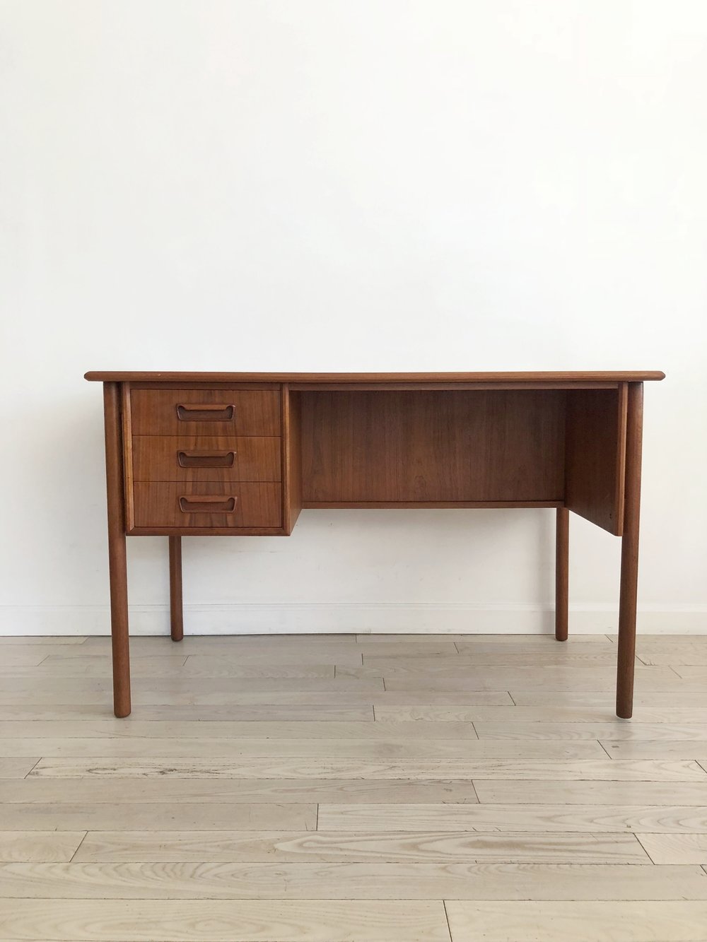 1960s Teak danish Desk by Gunnar Nielsen Tinergaard – Home Union NYC