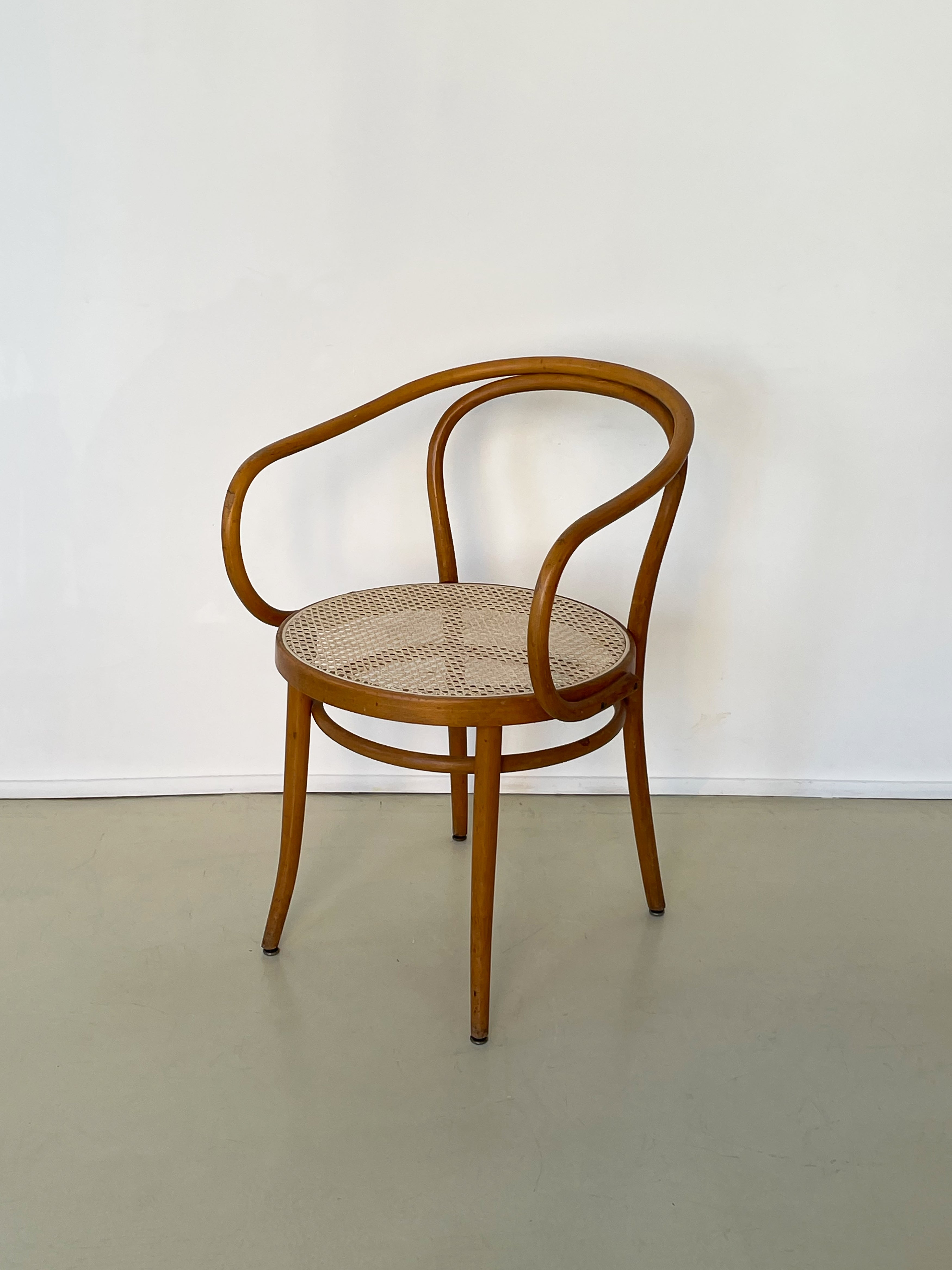 Vintage B9 Thonet Bentwood Arm Chair – Home Union NYC