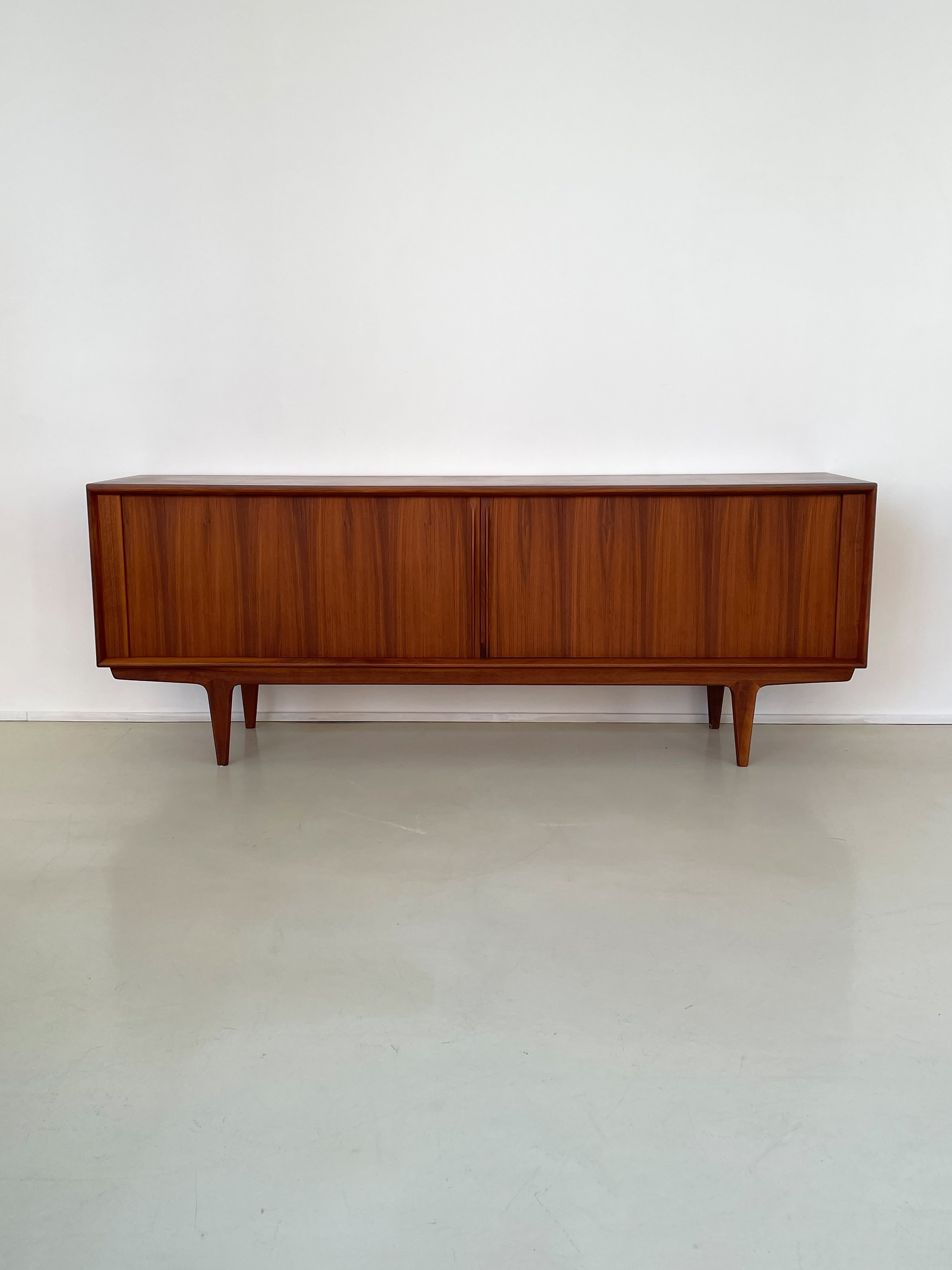 ☆☆☆ページDORIS アンティーク ヴィンテージ レトロ モダン 1960s Bernhard Pedersen and Son Walnut Tambour Door Credenza Model