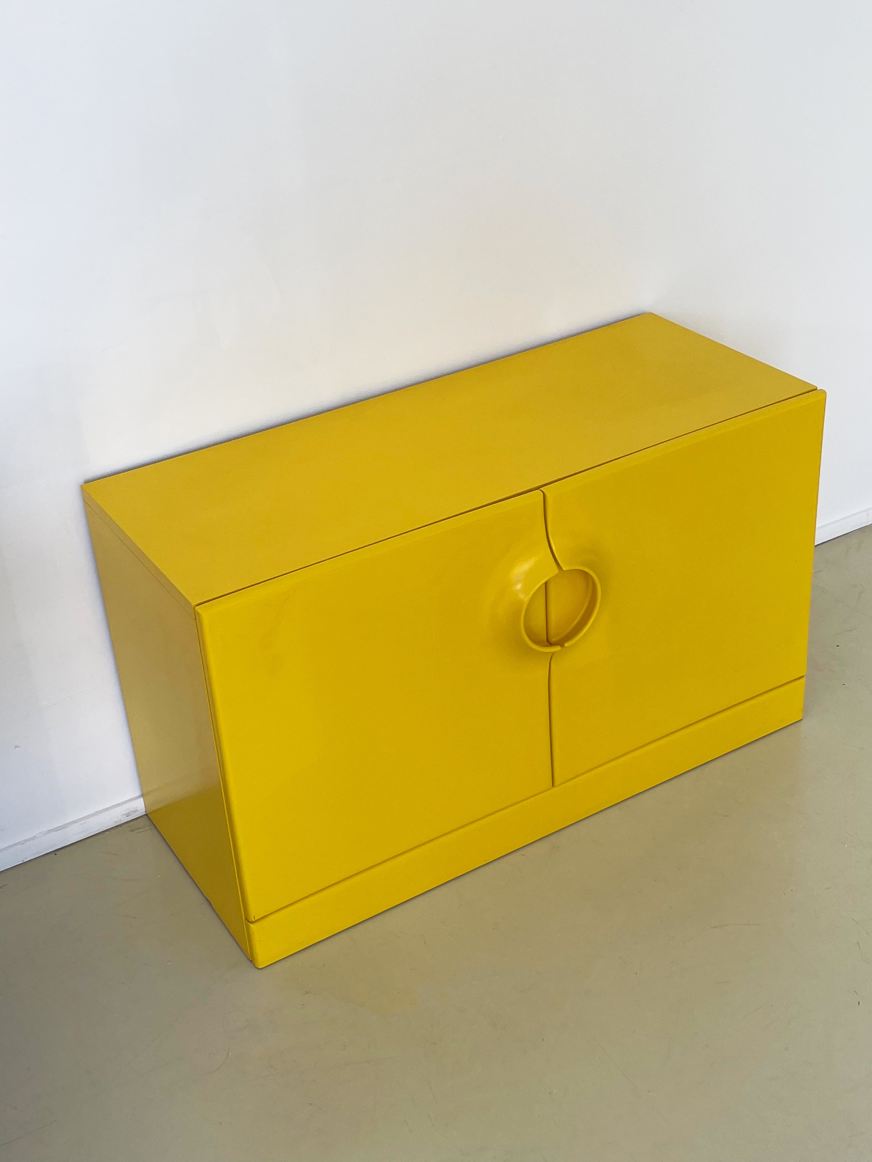 70s ビンテージ　金庫 1970s Yellow Schönbuch Credenza by Jurgen Lange – Home Union NYC