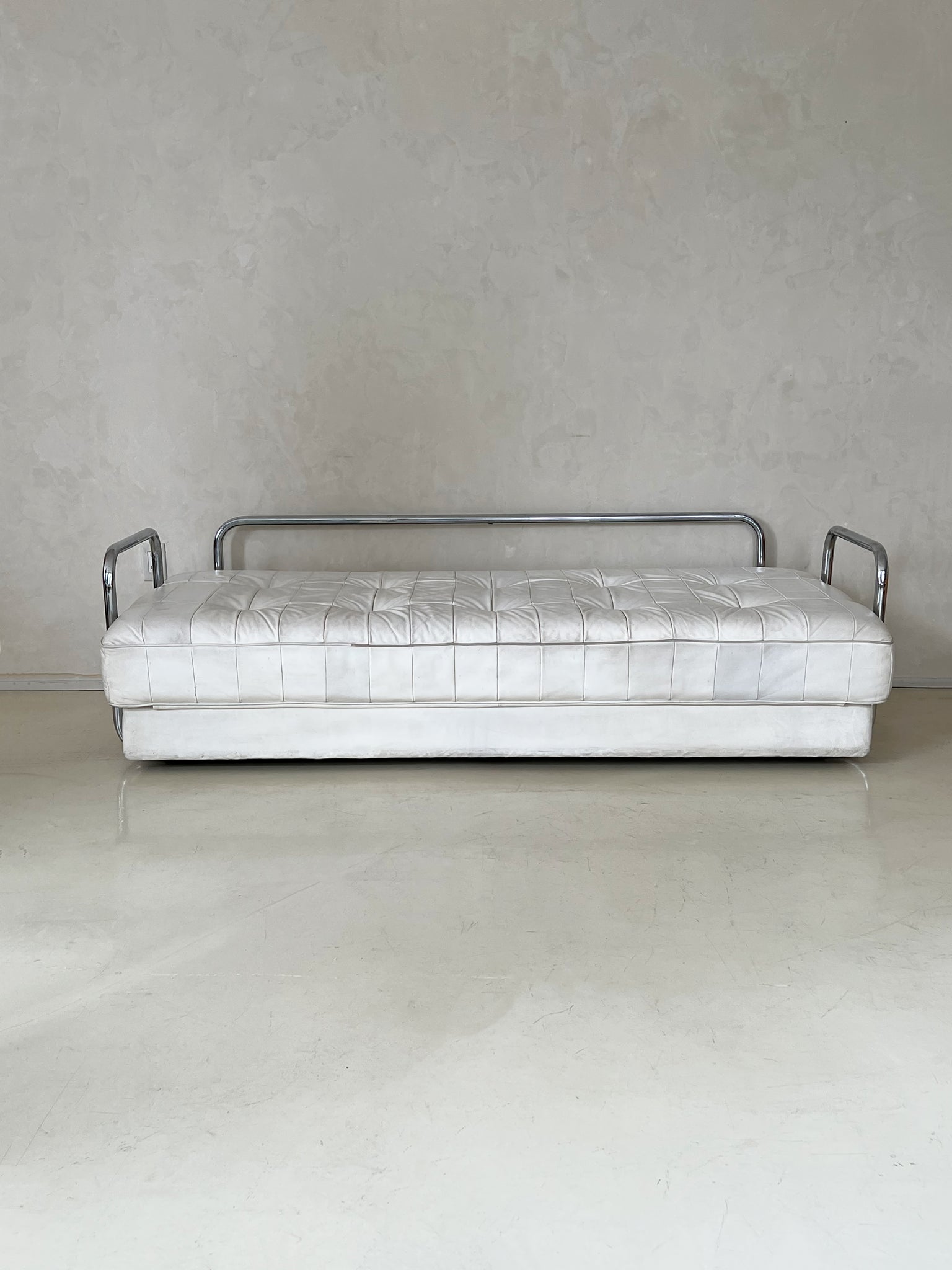 Rare Vintage De Sede White Leather Daybed Sofa Bed