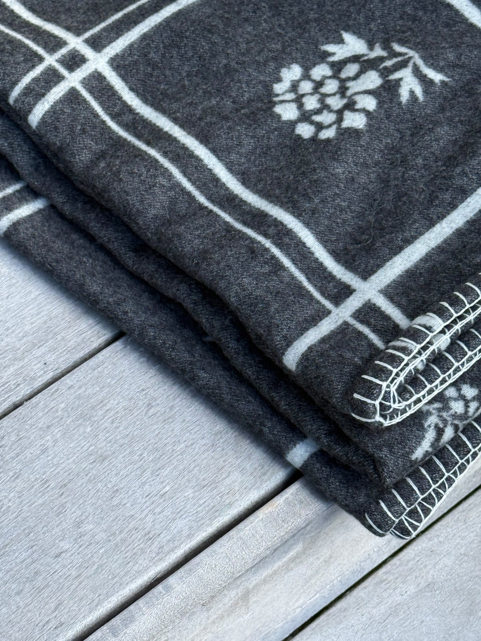Joni - Charcoal Pure Wool Blanket Made in Italy