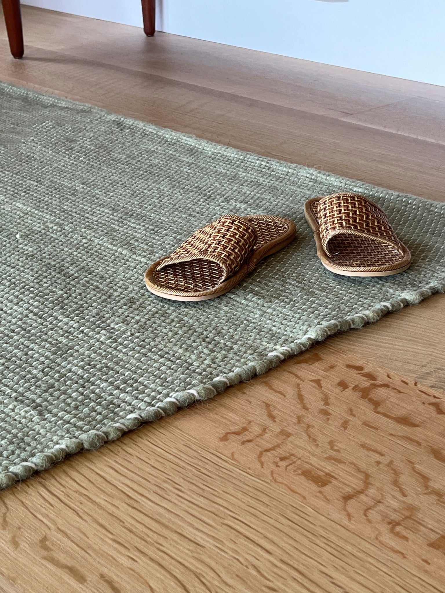 Hand-Woven Pea Green Wool Textured Rug by Home Union