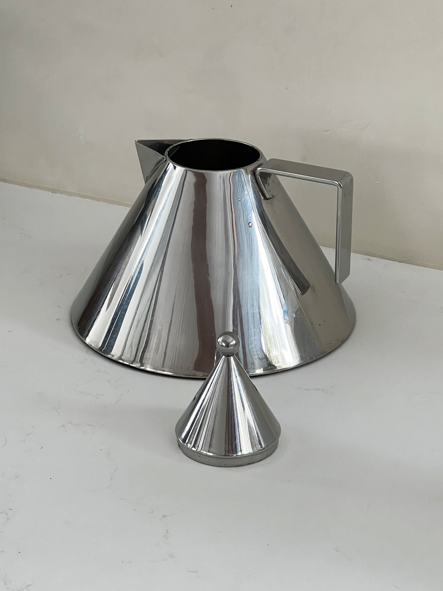 Vintage Il Conico kettle in stainless steel by Aldo Rossi for Alessi.