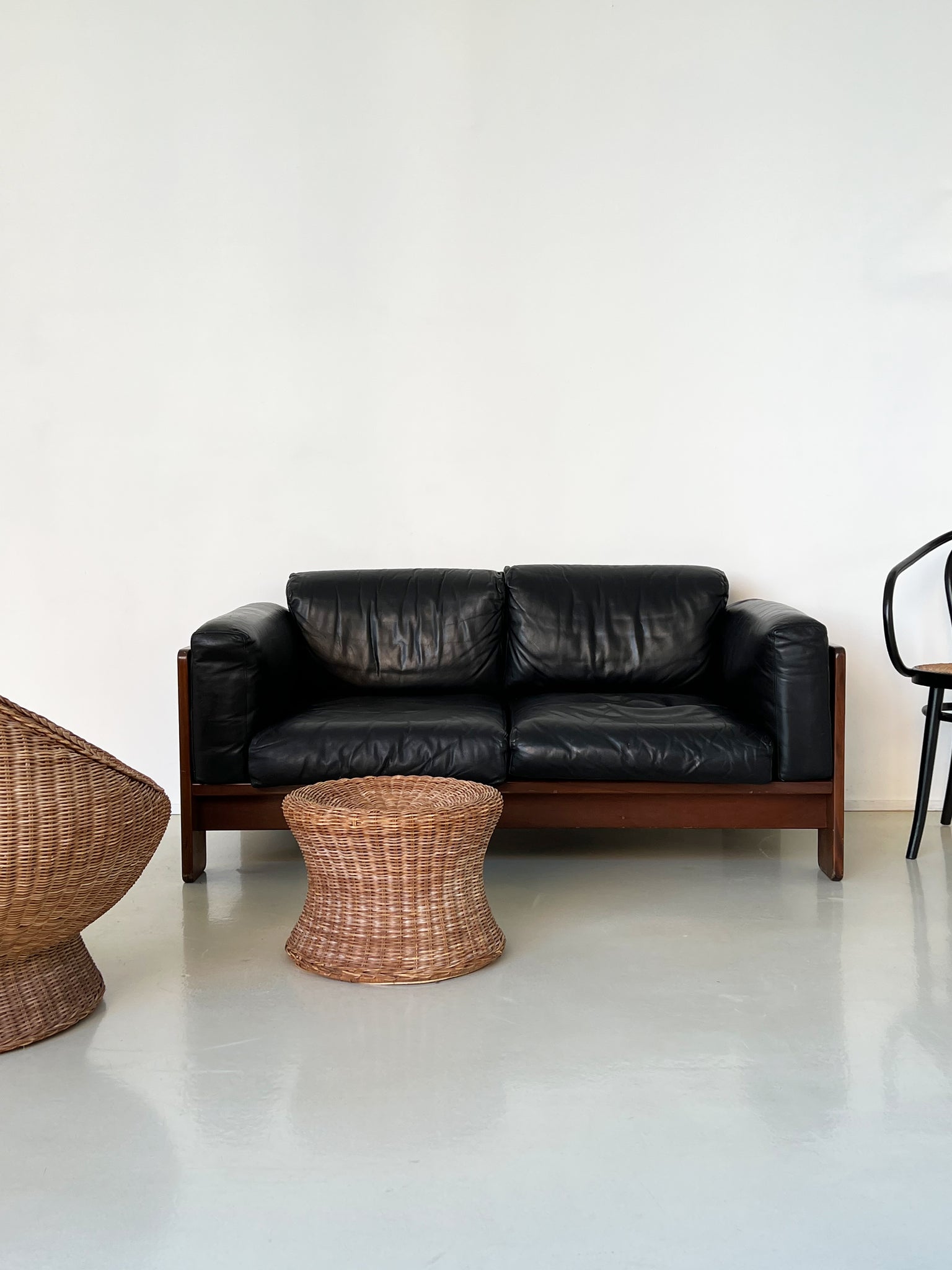 1980s Walnut and Black Leather Bastiano Sofa by Tobia Scarpa