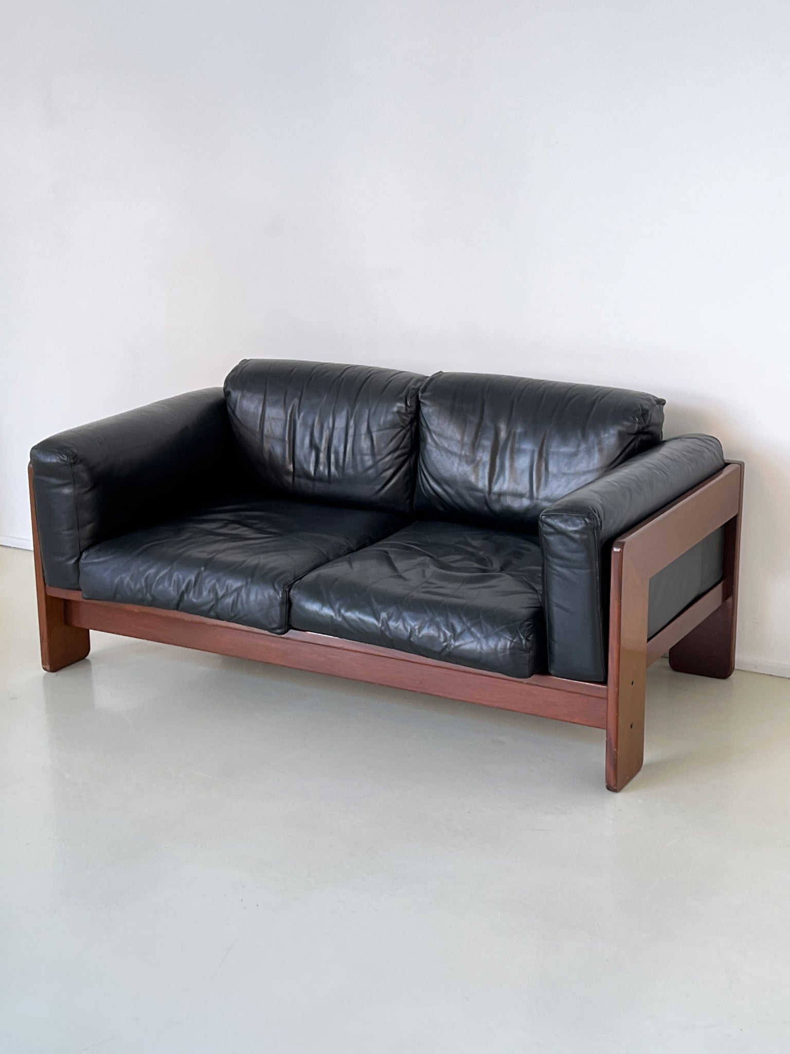 1980s Walnut and Black Leather Bastiano Sofa by Tobia Scarpa