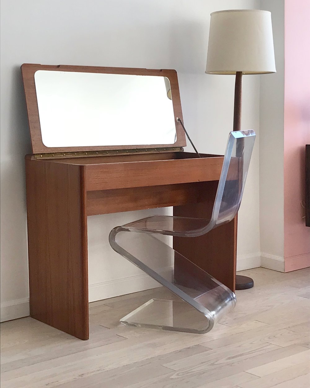 1970s Lucite Cantilever Z Chair