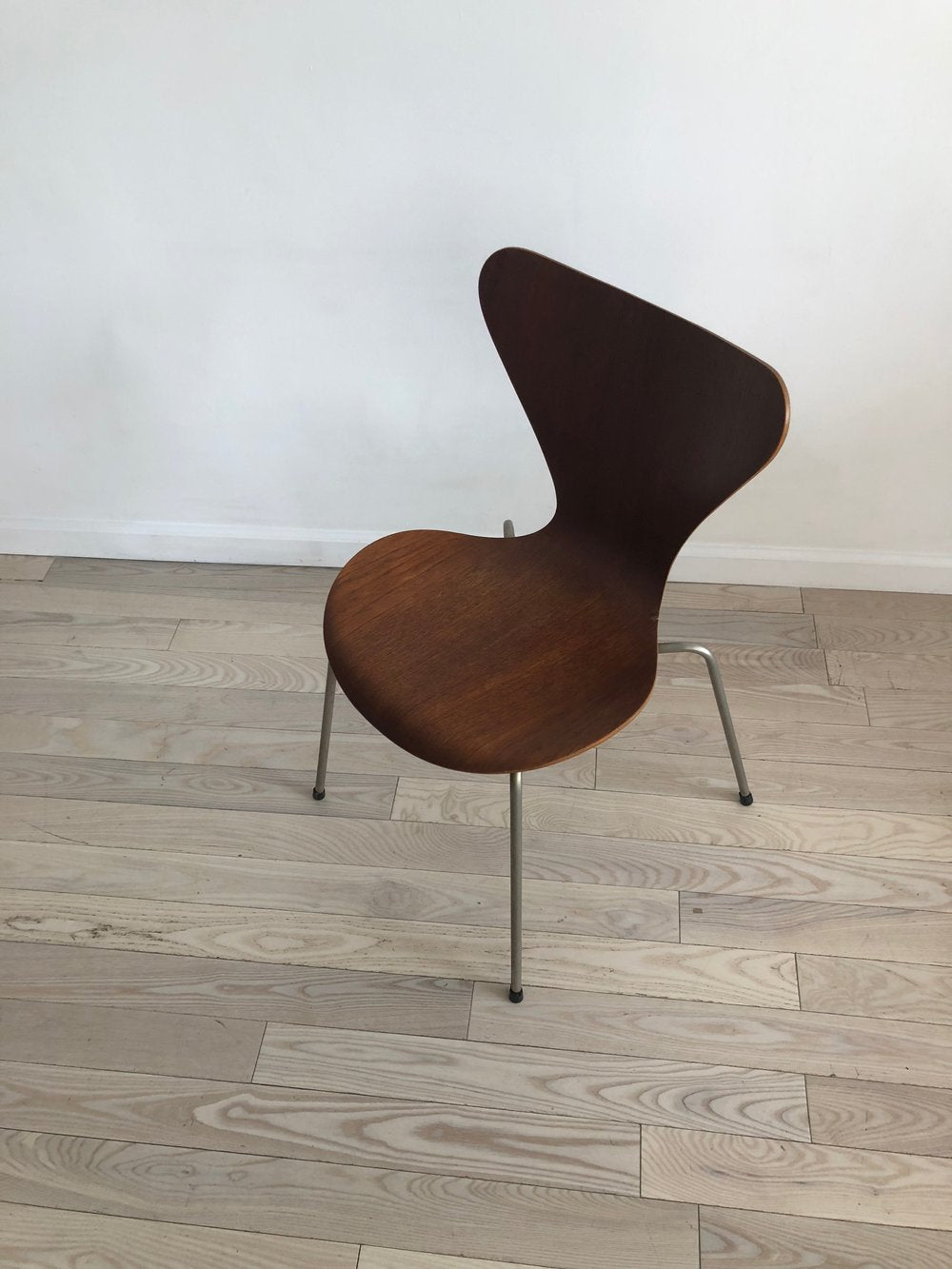 Mid Century Danish Arne Jacobsen for Fritz Hansen Bent Teak" Serious 7" Chair