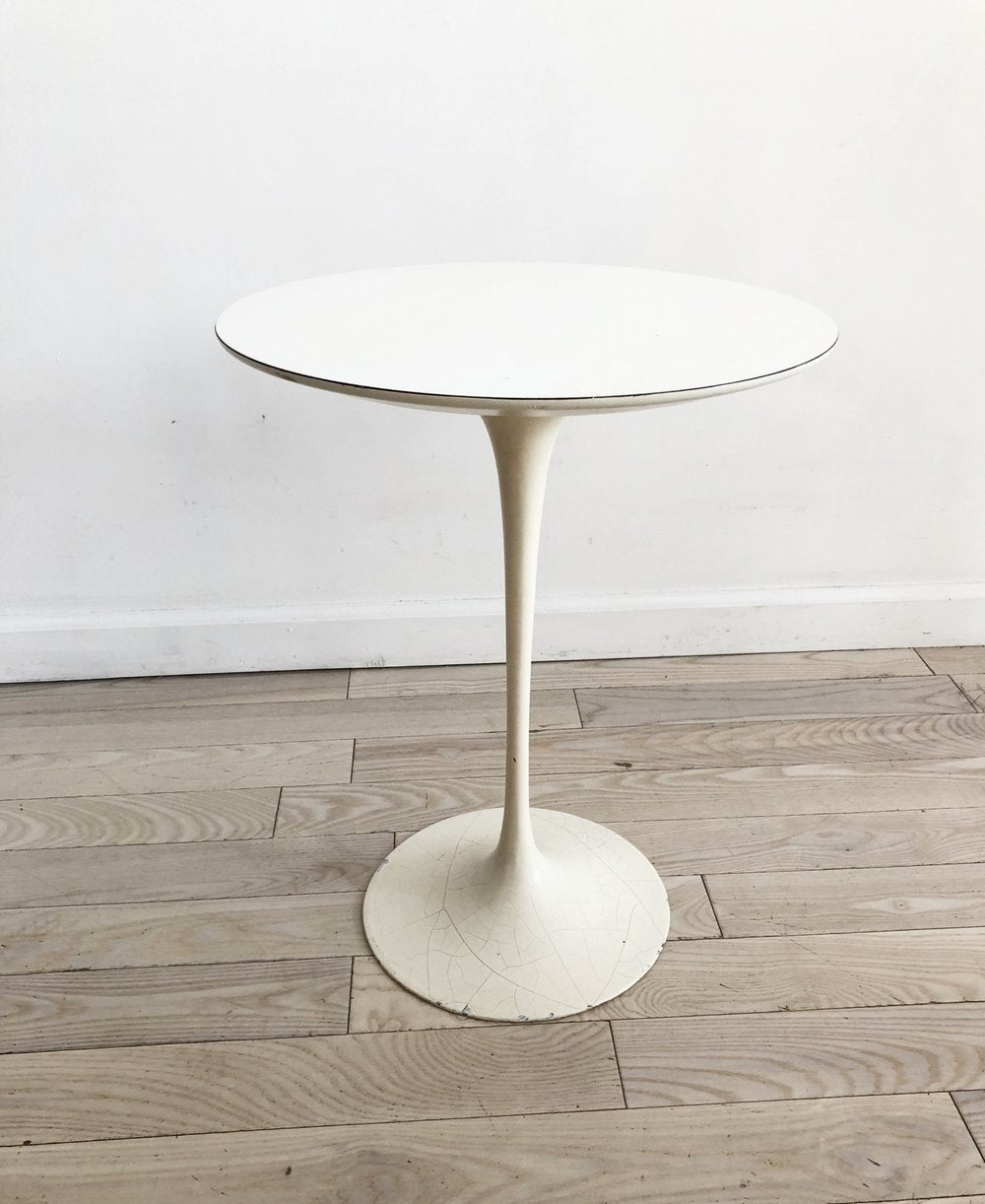 1977 Knoll Eero Saarinen White Tulip Side Table