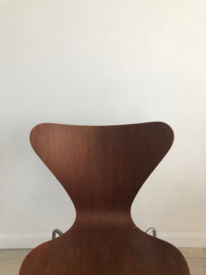 Mid Century Danish Arne Jacobsen for Fritz Hansen Bent Teak" Serious 7" Chair