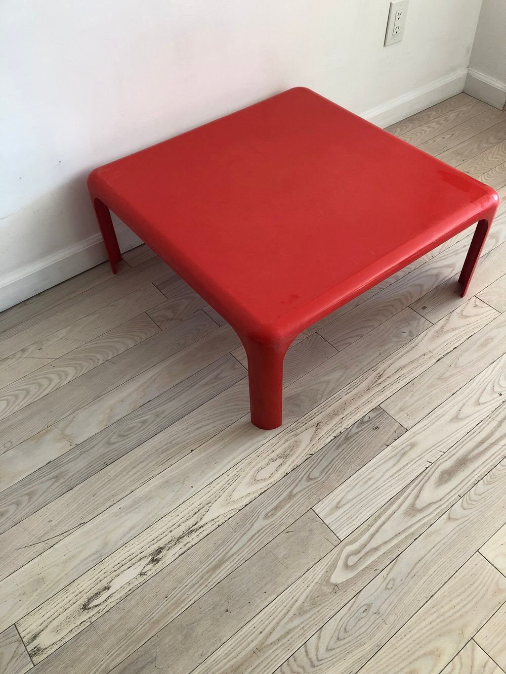 Vintage Red Plastic Italian Coffee Table by Vice Magistretti for Artemide