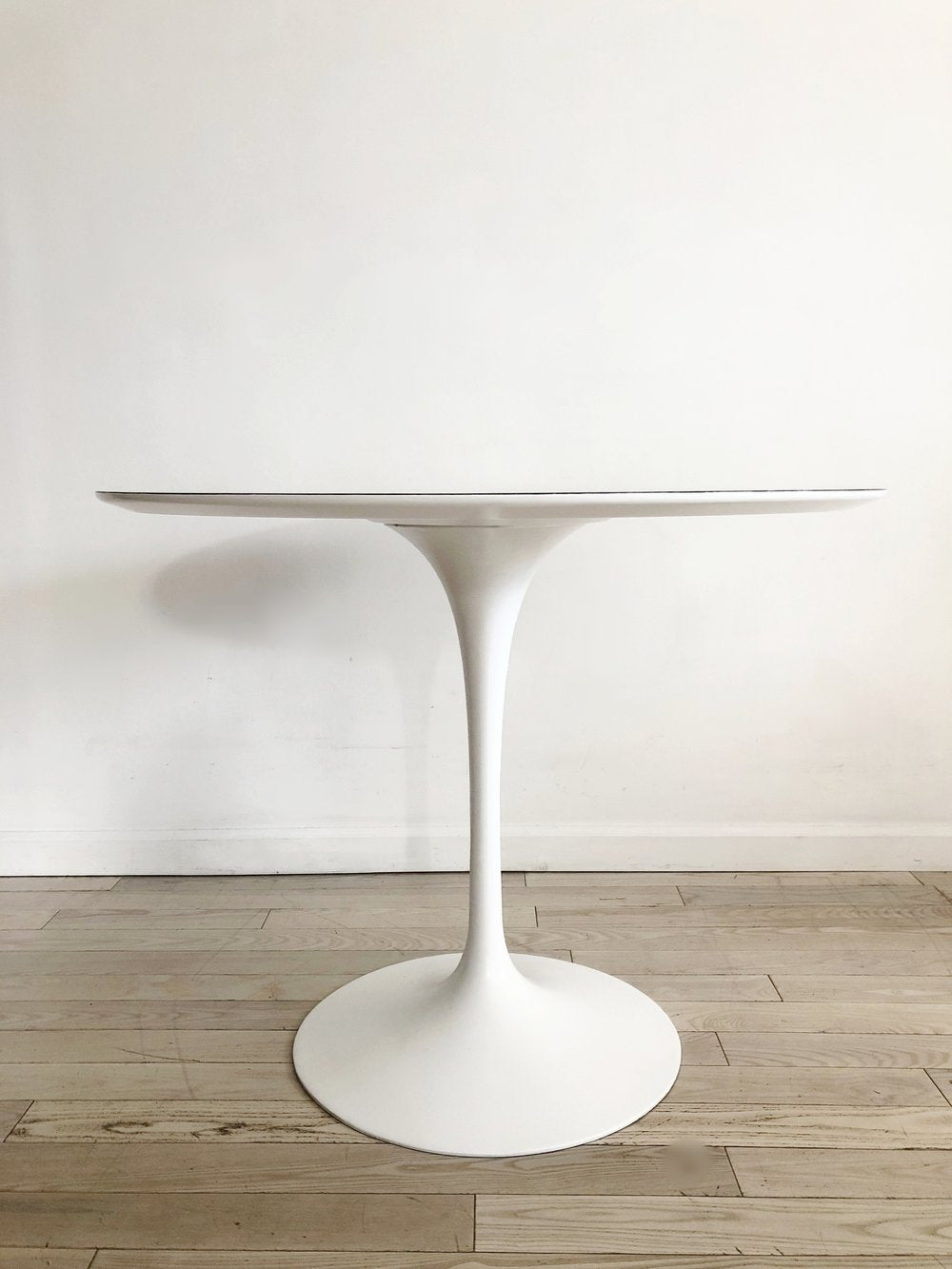 1966 Knoll Eero Saarinen White 36" Round Tulip Dining Table-Refurbished