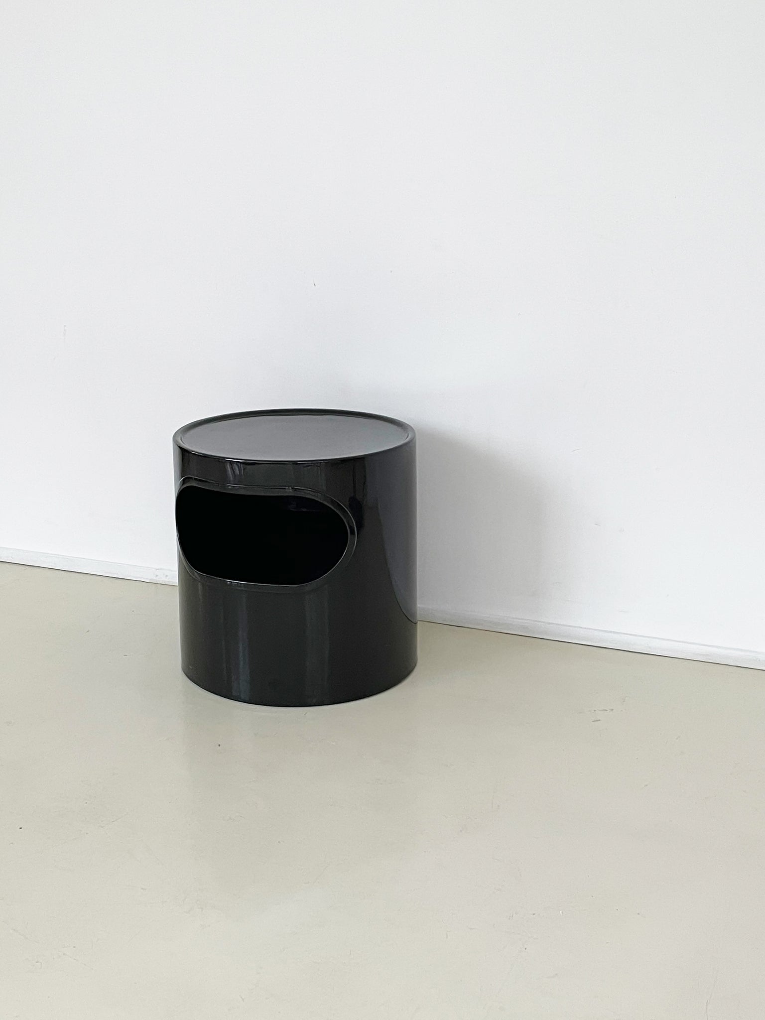 Giano-Giano-Vano Black Fiberglass Table by Emma Gismondi Schweinberger for Artemide