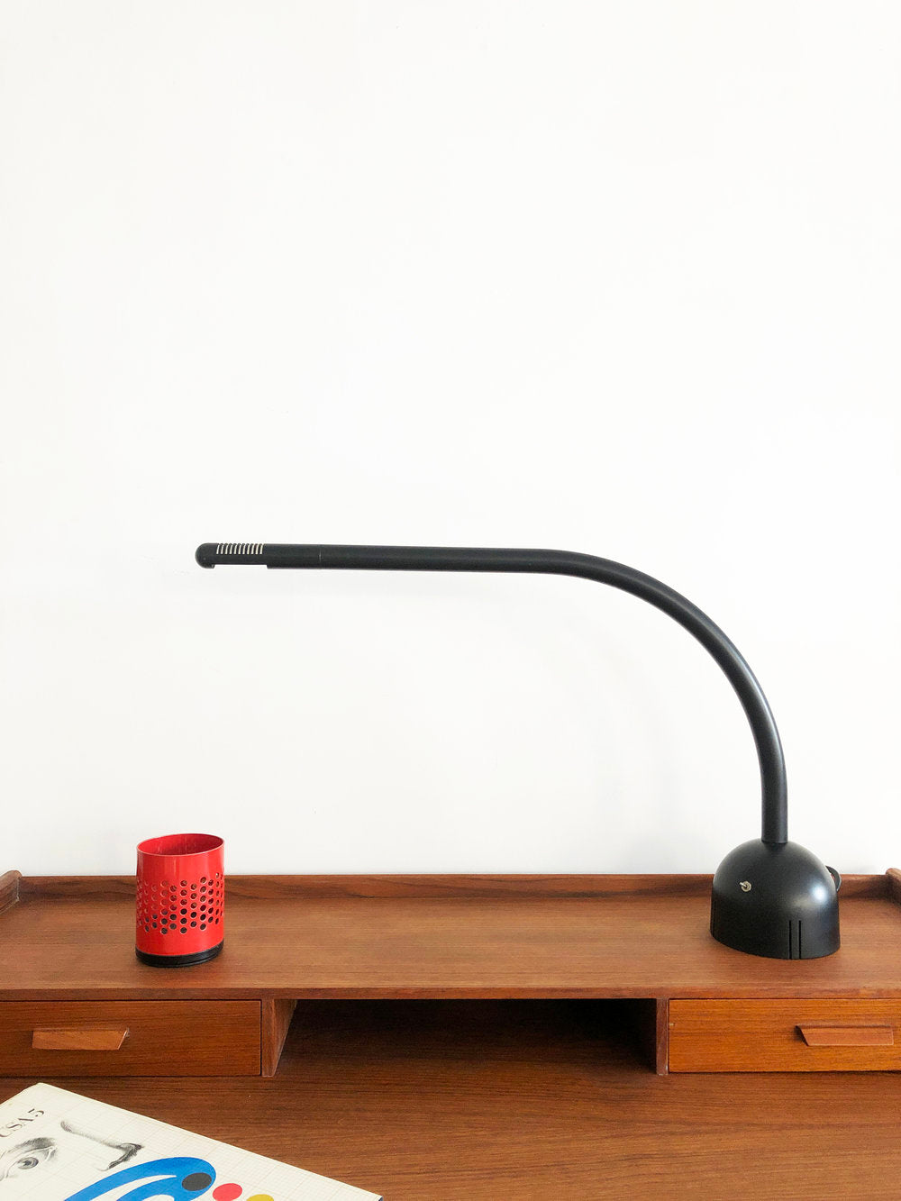 Post Modern Black Curve Lamp by Mario Arnaboldi for Programmaluce Milano