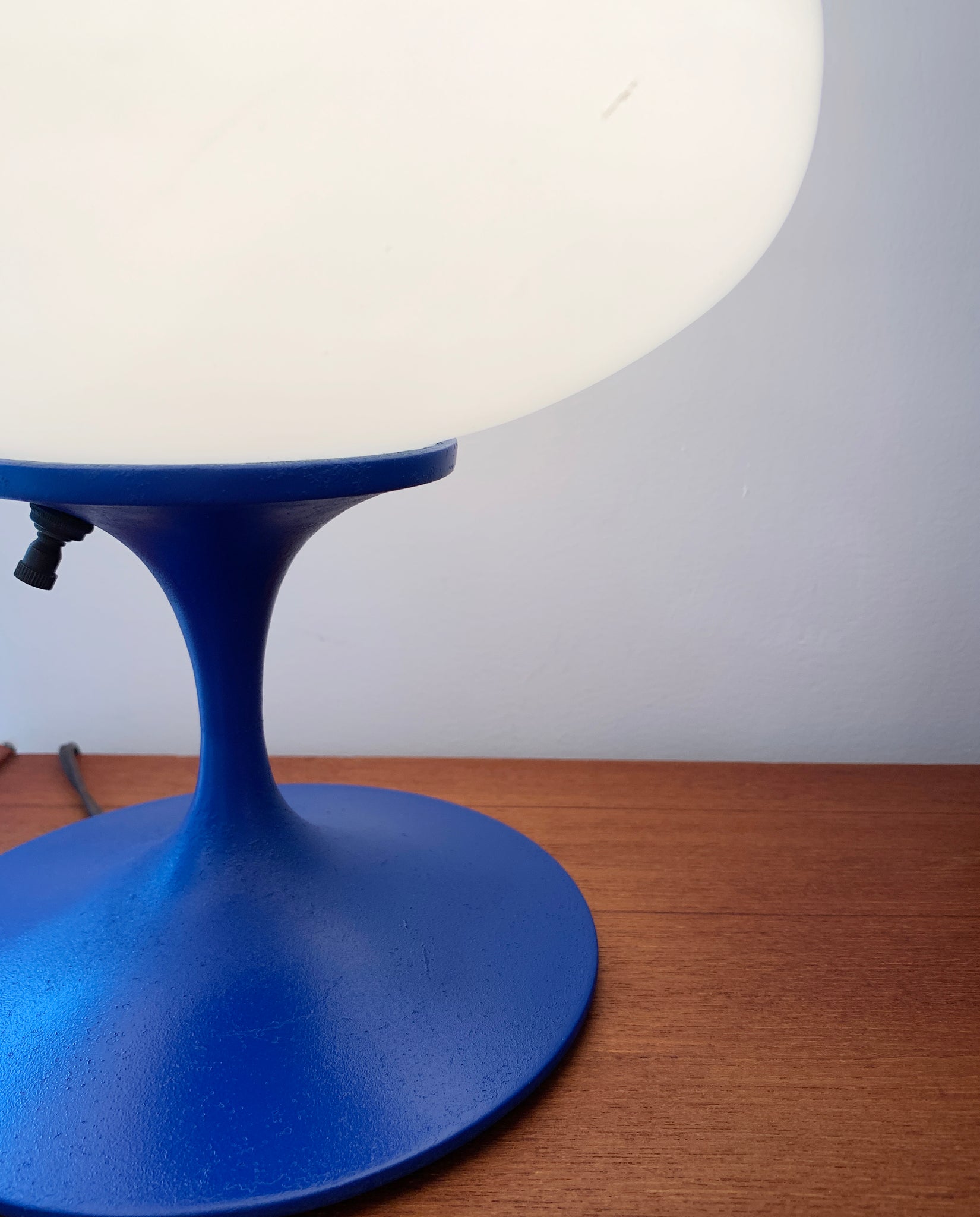 Mid Century Blue or White Laurel Lamp w/ Frosted Glass Acorn Shade
