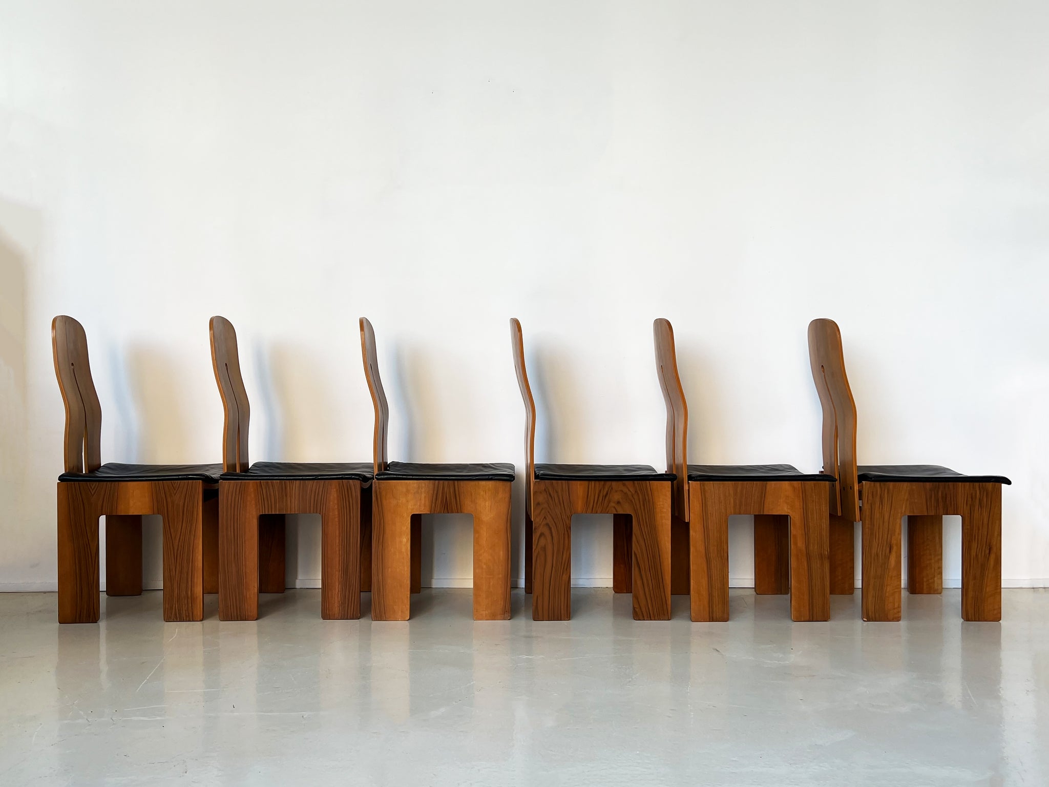 1970's Carlo Scarpa Walnut 1934 765 Dining Chairs for Bernini, Italy