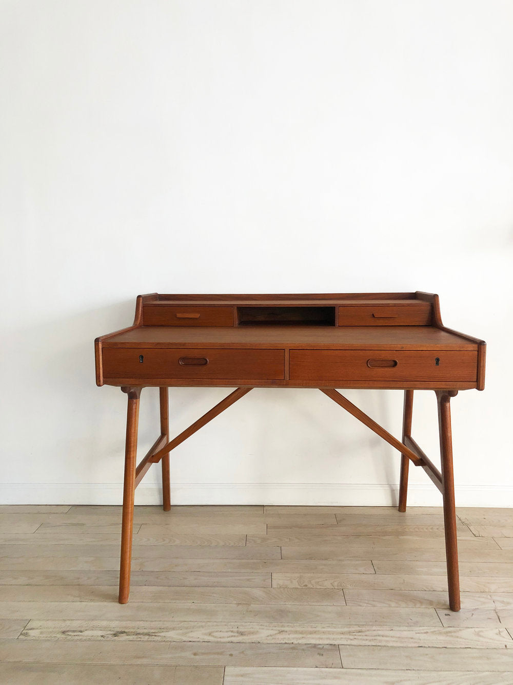 Mid Century Danish teak Desk by Arne Wahl Iversen for Vinde Mobelfabrik