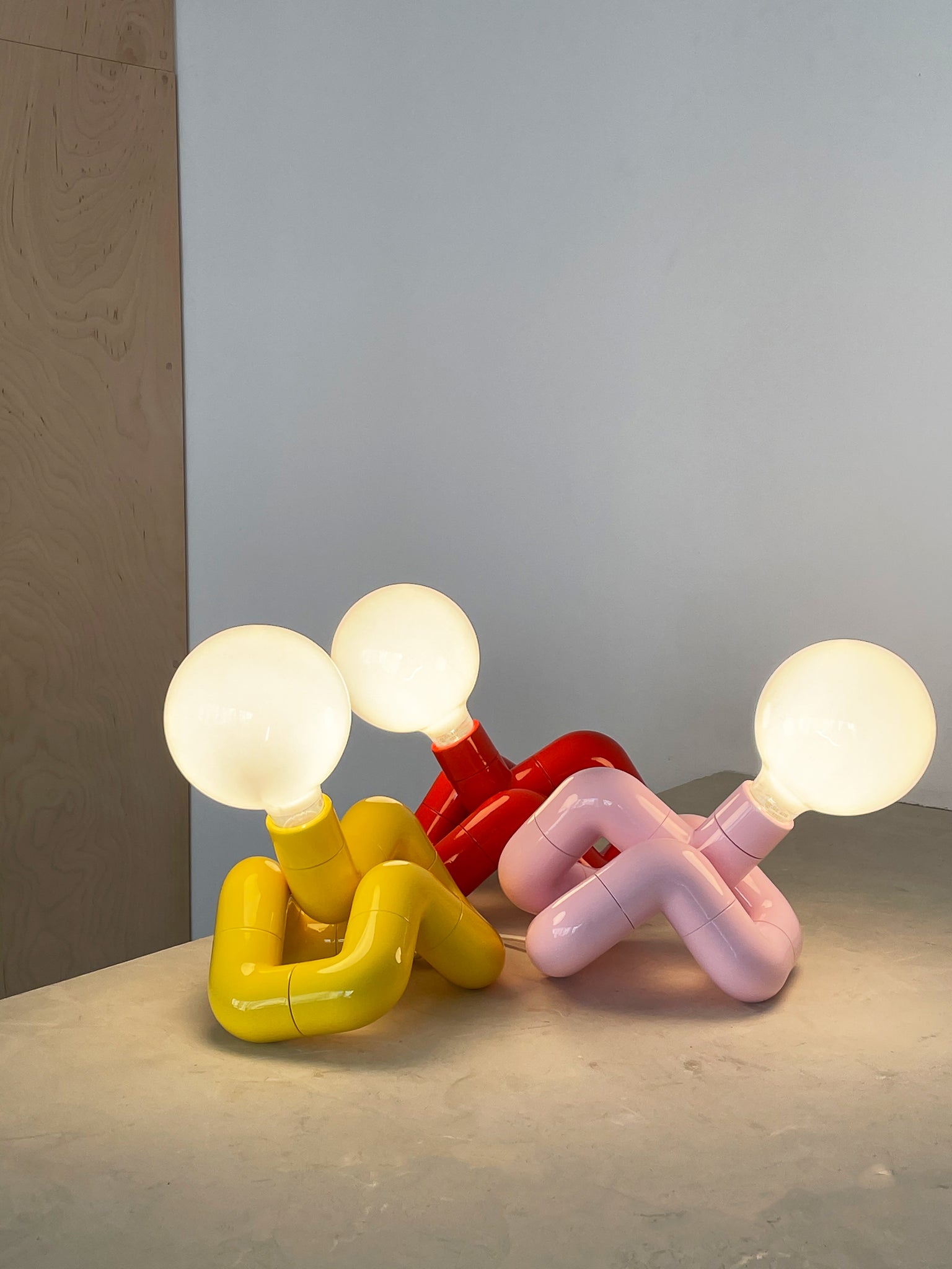 Curvy Lucha Table Lamp _ Pink, Red, Yellow