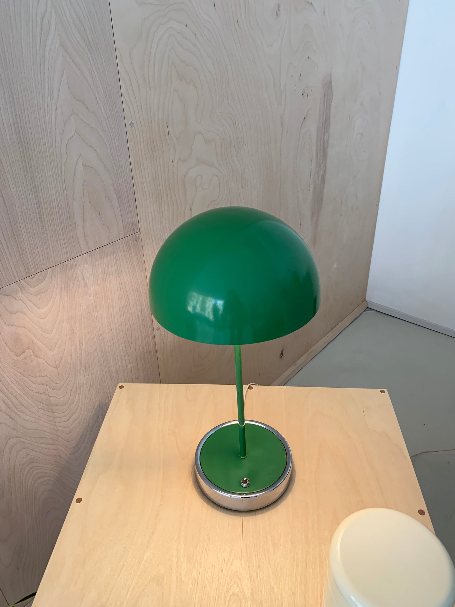 1960s Curvy Green Enameled Mushroom Table Lamp