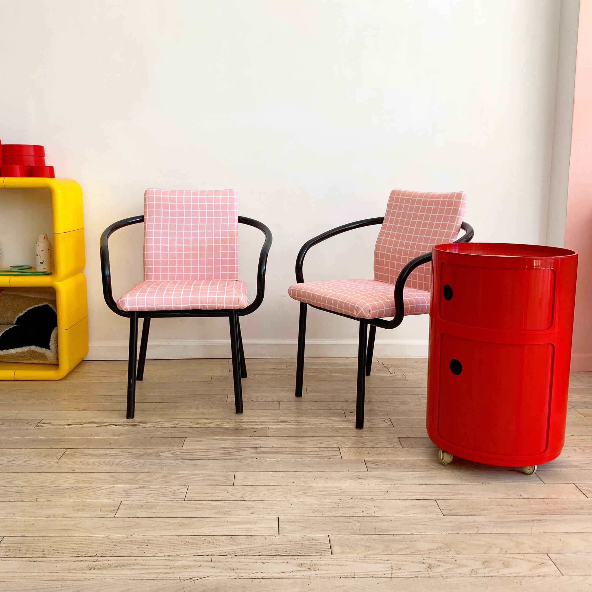Vintage Ettore Sottsass for Knoll Mandarin Chair in Pink Grid