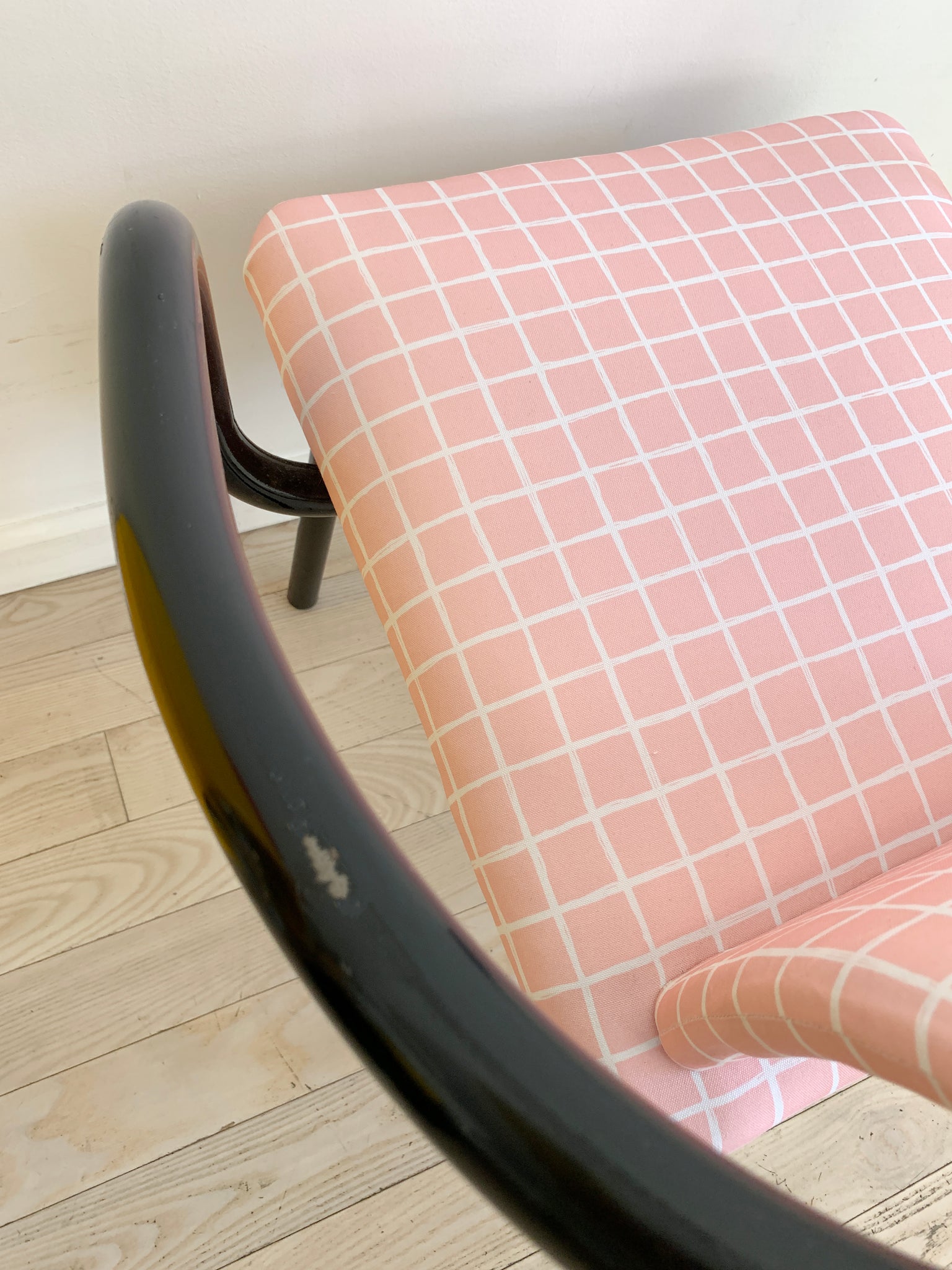 Vintage Ettore Sottsass for Knoll Mandarin Chair in Pink Grid