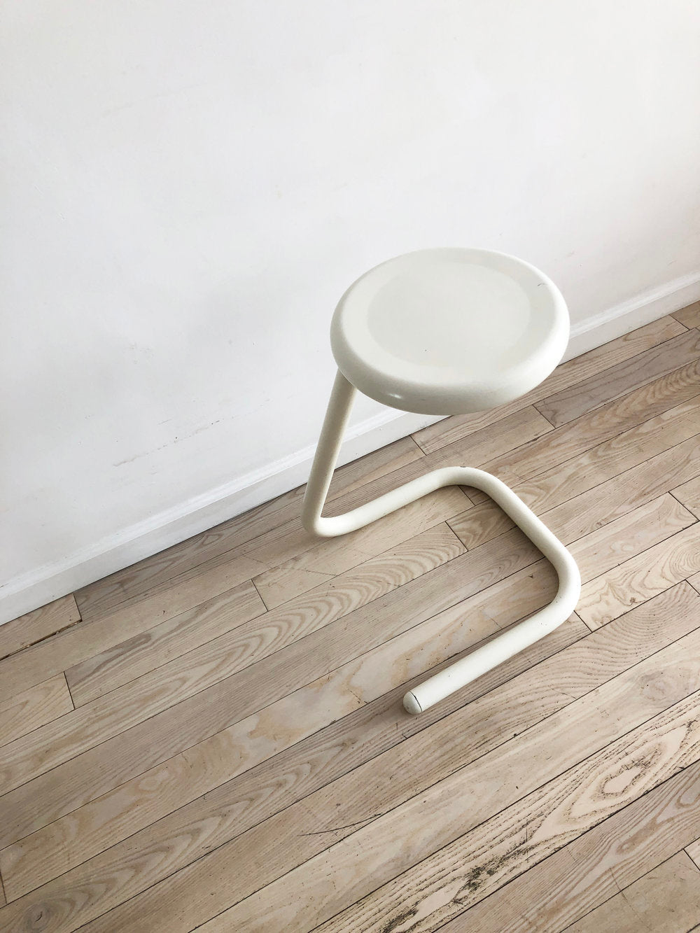 1971 White Metal Tubular Paper Clip Counter Stool by Kinetics