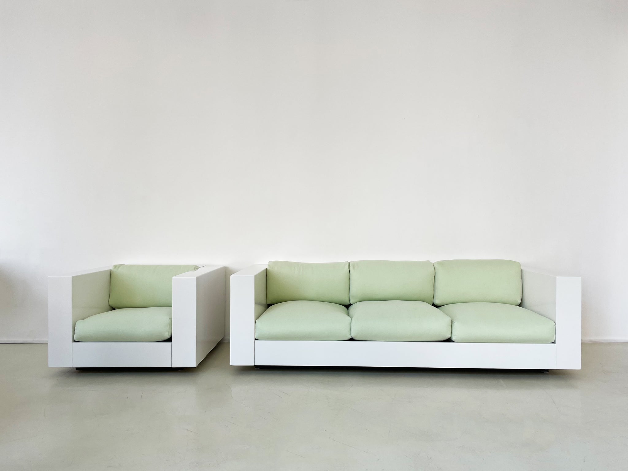 White Italian 1964 "Saratoga" Seating by Lella and Massimo Vignelli for Poltronova