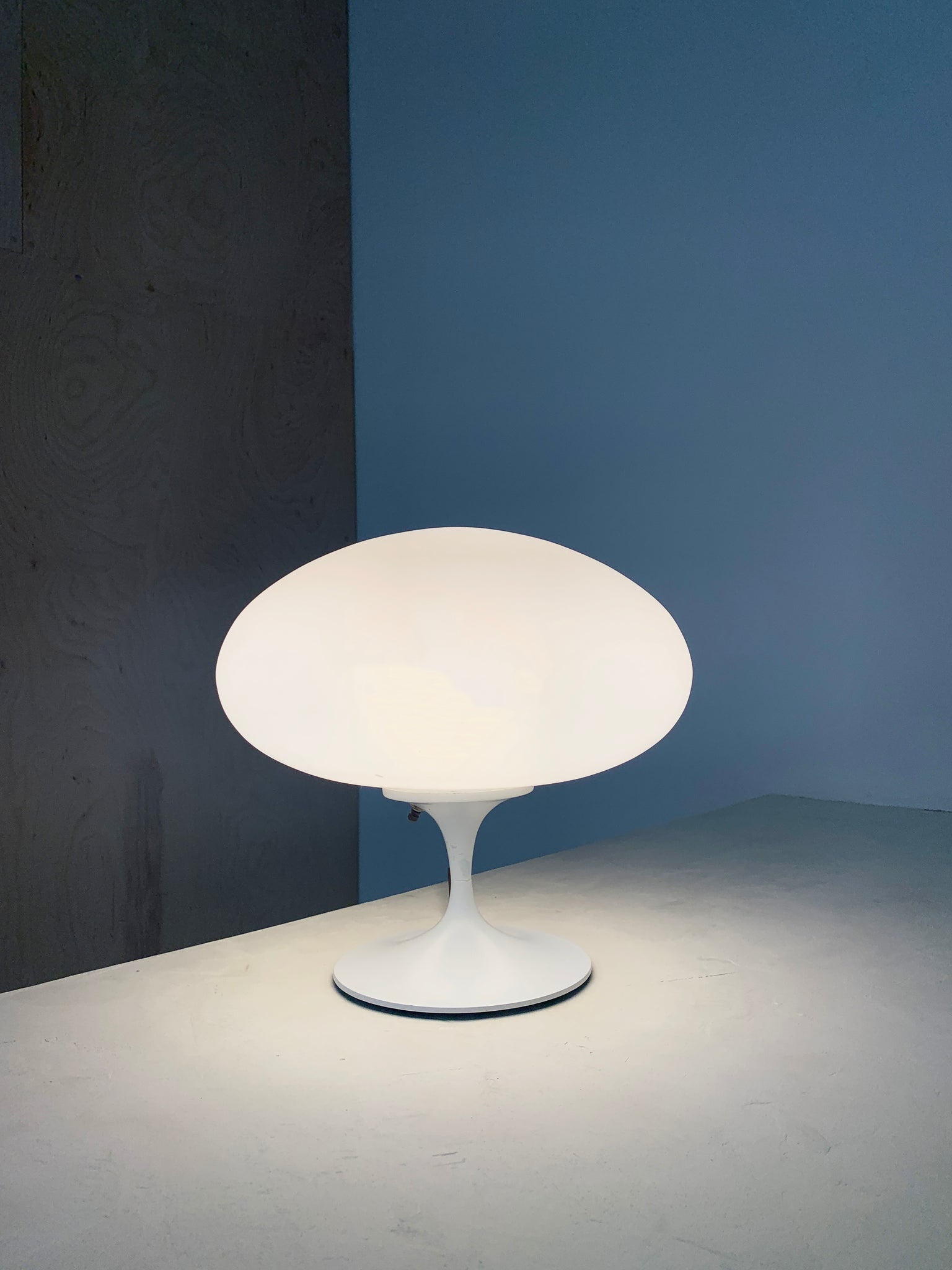 1960s White Mushroom Laurel Lamp